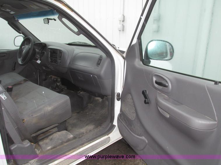 image for item H4701 2004 Ford F150 XL SuperCab pickup truck