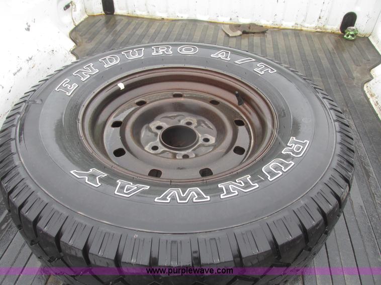 image for item H4701 2004 Ford F150 XL SuperCab pickup truck