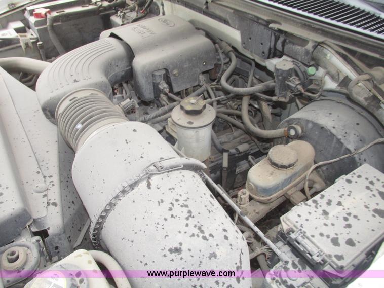 image for item H4701 2004 Ford F150 XL SuperCab pickup truck