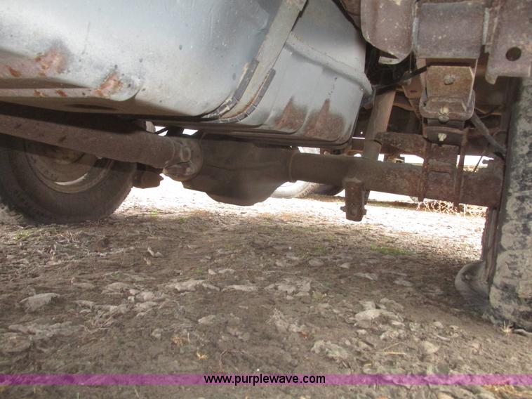 image for item H4701 2004 Ford F150 XL SuperCab pickup truck