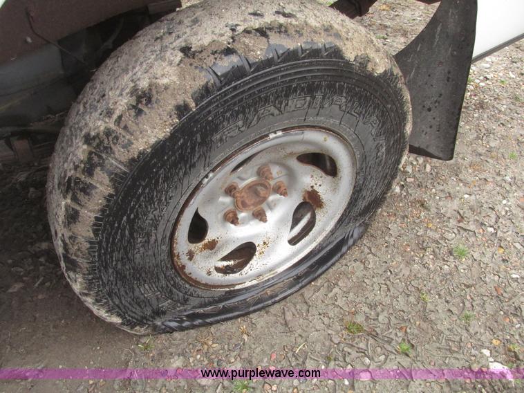 image for item H4701 2004 Ford F150 XL SuperCab pickup truck