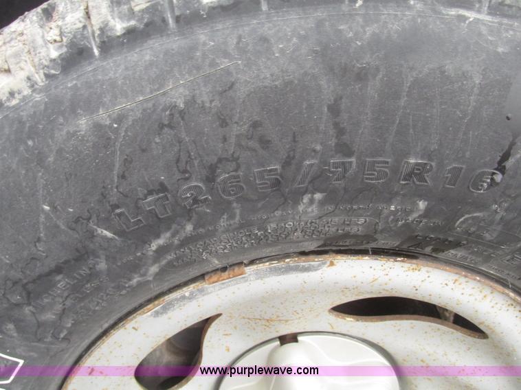 image for item H4701 2004 Ford F150 XL SuperCab pickup truck