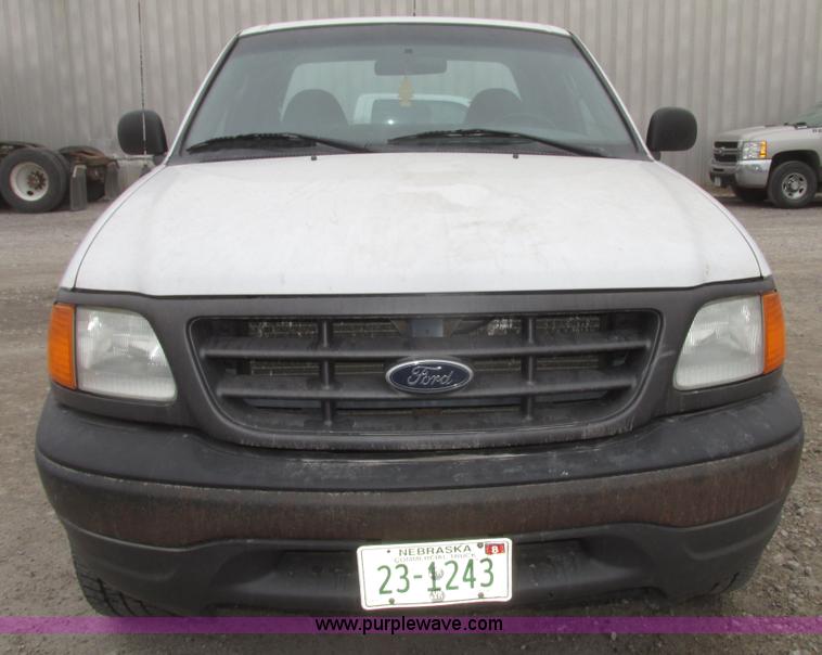 image for item H4706 2004 Ford F150 XL SuperCab pickup truck