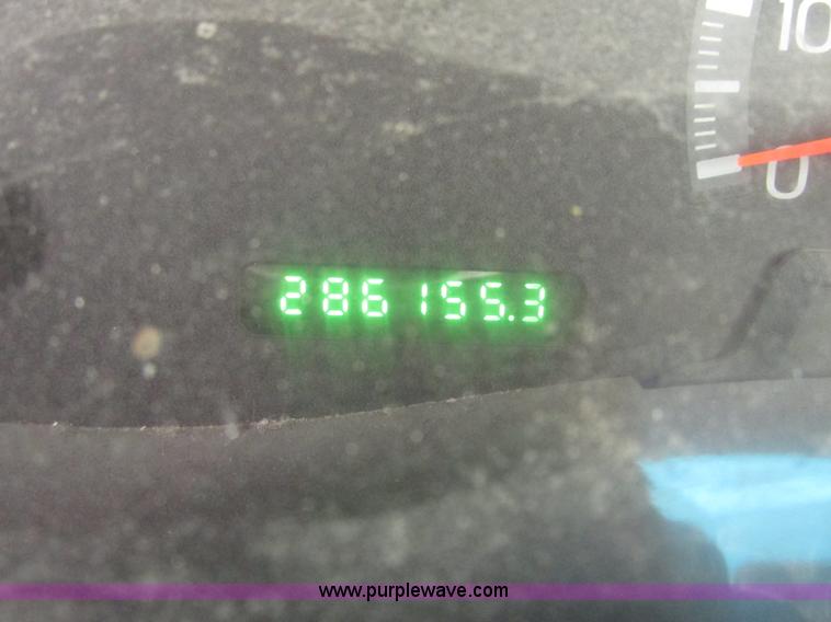 image for item H4706 2004 Ford F150 XL SuperCab pickup truck