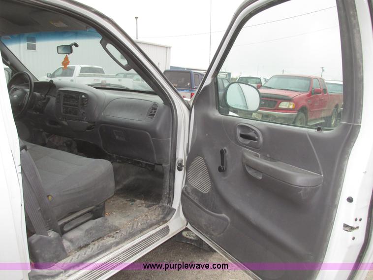 image for item H4706 2004 Ford F150 XL SuperCab pickup truck