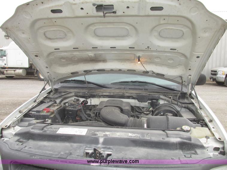 image for item H4706 2004 Ford F150 XL SuperCab pickup truck