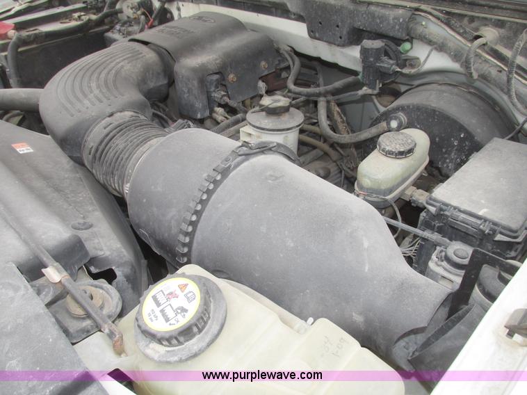 image for item H4706 2004 Ford F150 XL SuperCab pickup truck