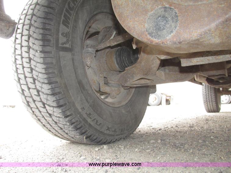 image for item H4706 2004 Ford F150 XL SuperCab pickup truck