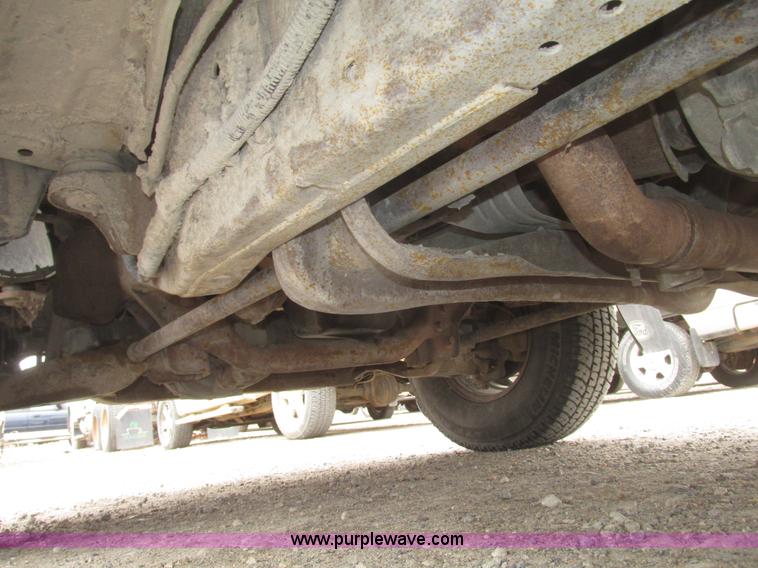 image for item H4706 2004 Ford F150 XL SuperCab pickup truck