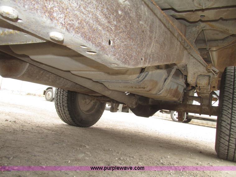 image for item H4706 2004 Ford F150 XL SuperCab pickup truck