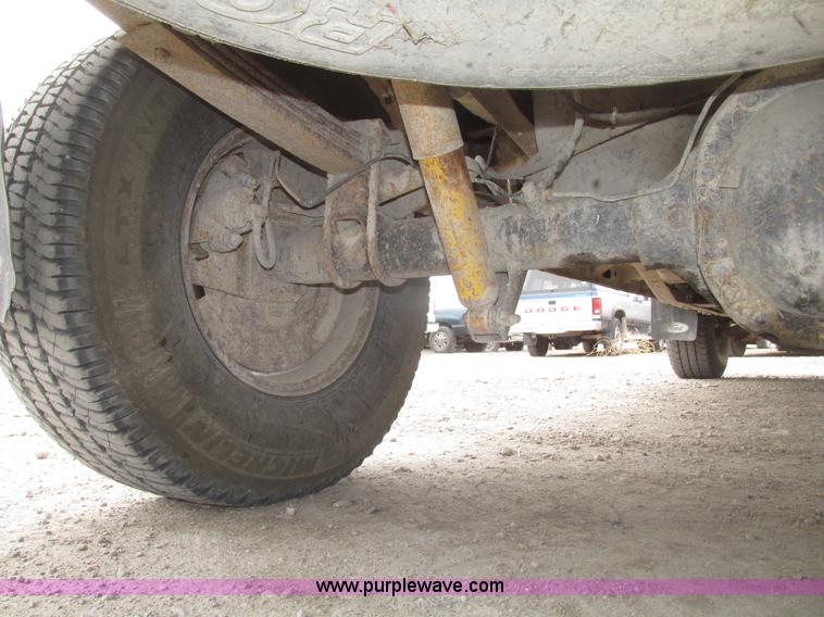 image for item H4706 2004 Ford F150 XL SuperCab pickup truck