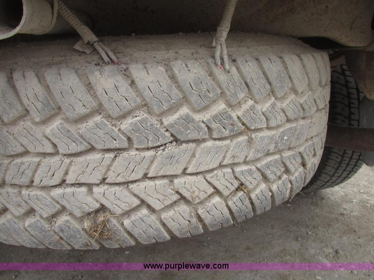 image for item H4706 2004 Ford F150 XL SuperCab pickup truck