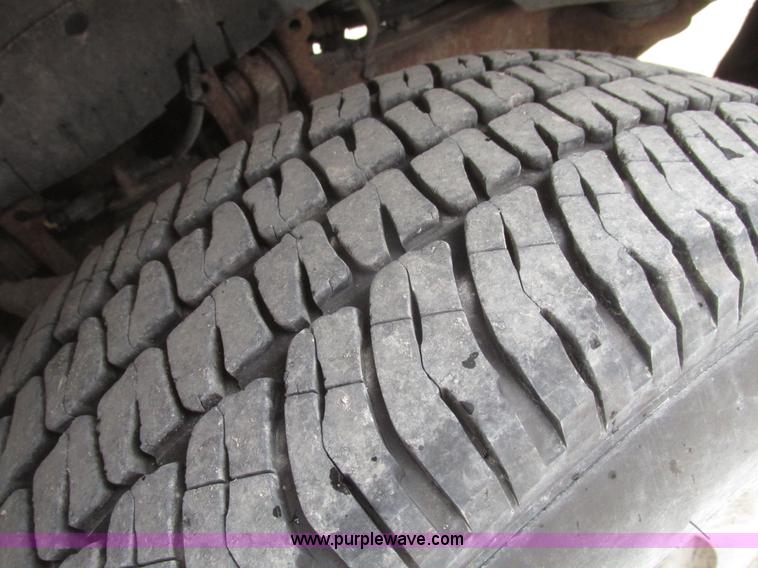 image for item H4706 2004 Ford F150 XL SuperCab pickup truck