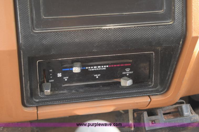 image for item H5097 1980 Ford F700 grain truck