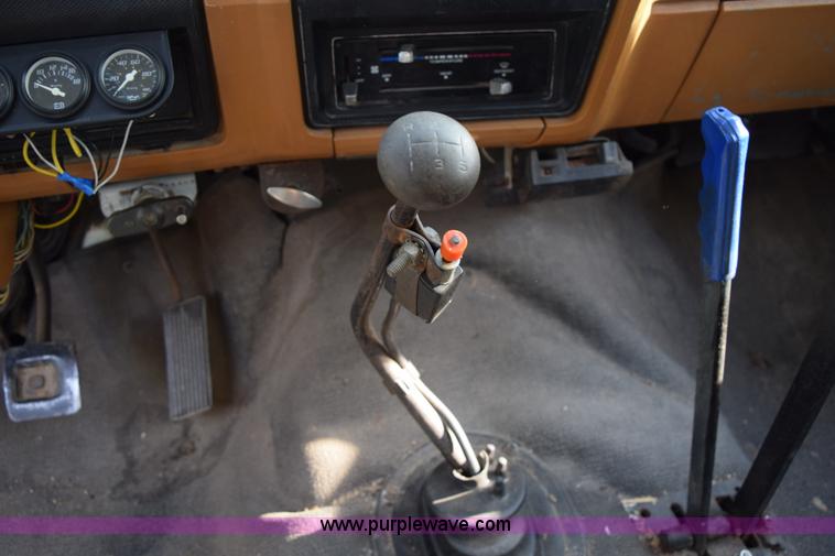 image for item H5097 1980 Ford F700 grain truck