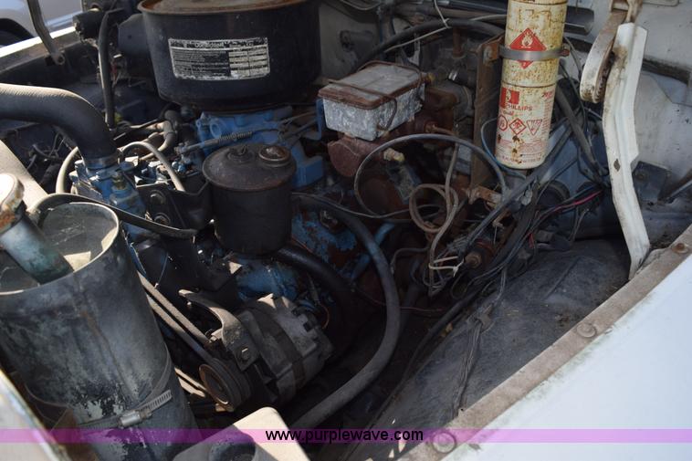 image for item H5097 1980 Ford F700 grain truck