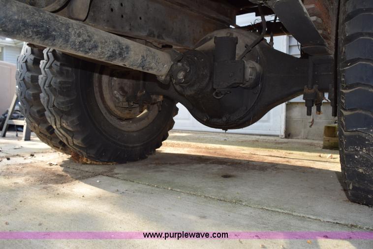 image for item H5097 1980 Ford F700 grain truck