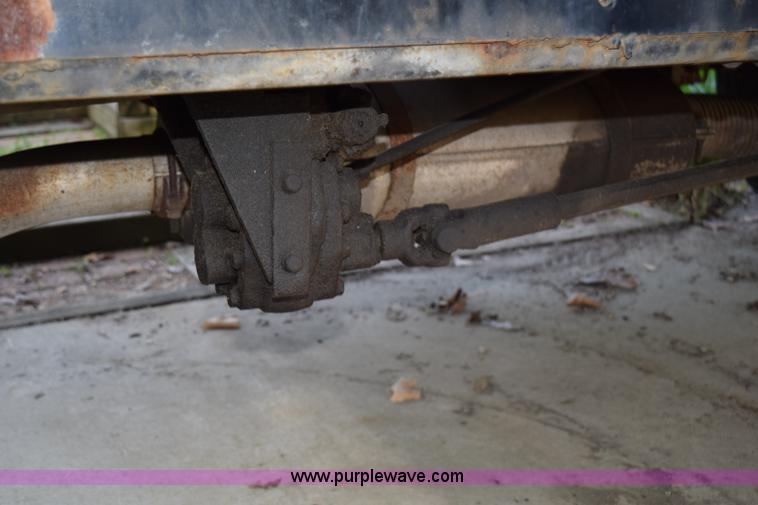 image for item H5097 1980 Ford F700 grain truck