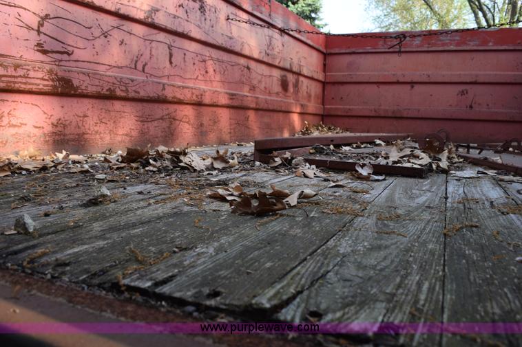 image for item H5097 1980 Ford F700 grain truck