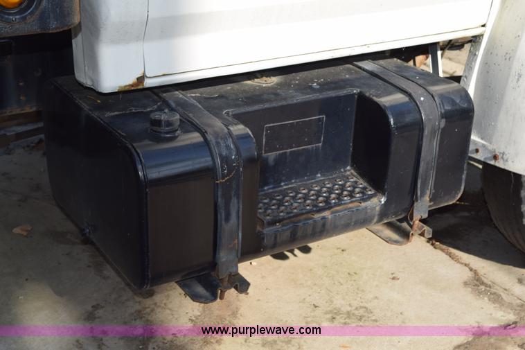 image for item H5097 1980 Ford F700 grain truck