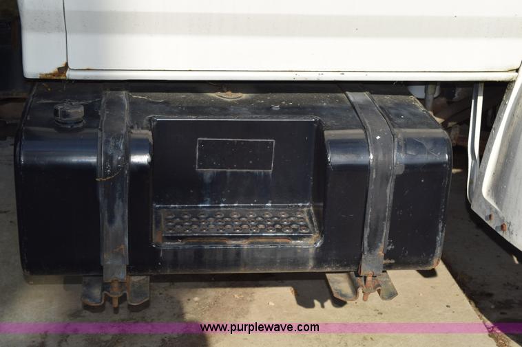 image for item H5097 1980 Ford F700 grain truck