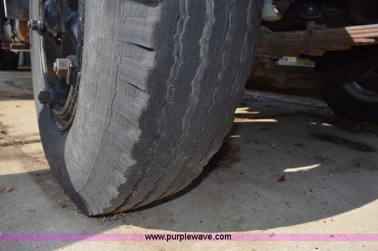 image for item H5097 1980 Ford F700 grain truck