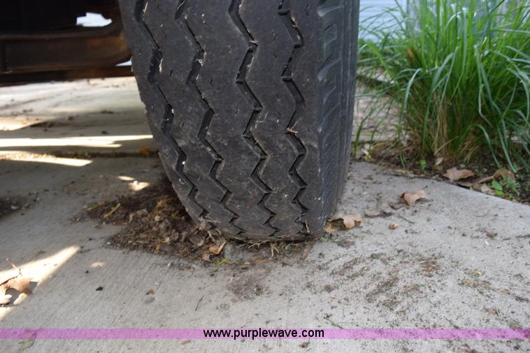 image for item H5097 1980 Ford F700 grain truck