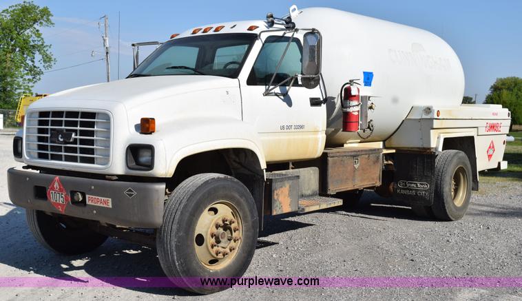 image for item H5103 1999 Chevrolet C7500 propane truck