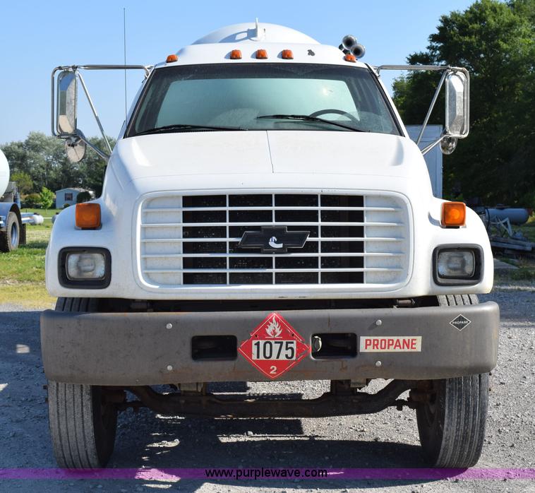 image for item H5103 1999 Chevrolet C7500 propane truck