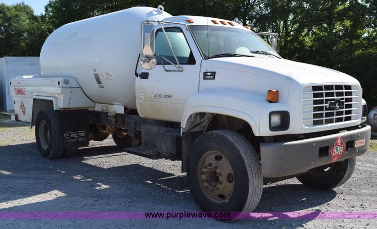 image for item H5103 1999 Chevrolet C7500 propane truck