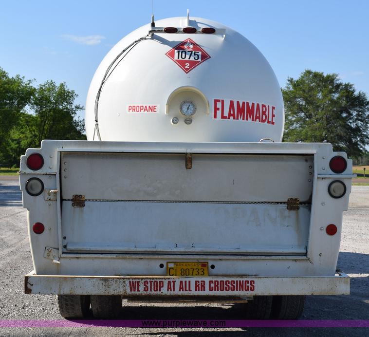 image for item H5103 1999 Chevrolet C7500 propane truck