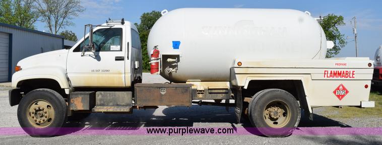 image for item H5103 1999 Chevrolet C7500 propane truck