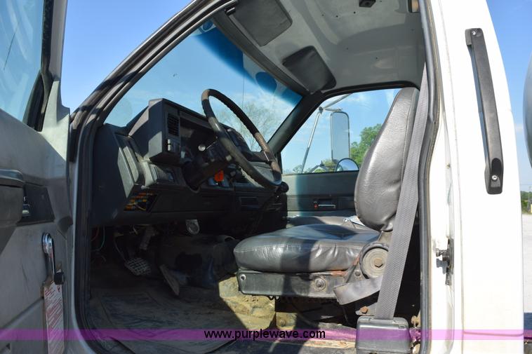 image for item H5103 1999 Chevrolet C7500 propane truck