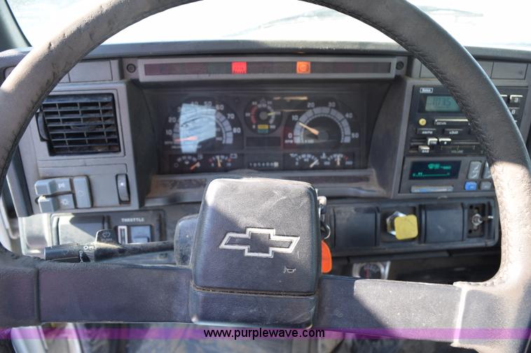 image for item H5103 1999 Chevrolet C7500 propane truck