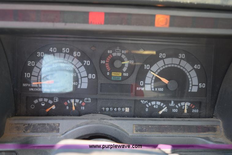 image for item H5103 1999 Chevrolet C7500 propane truck