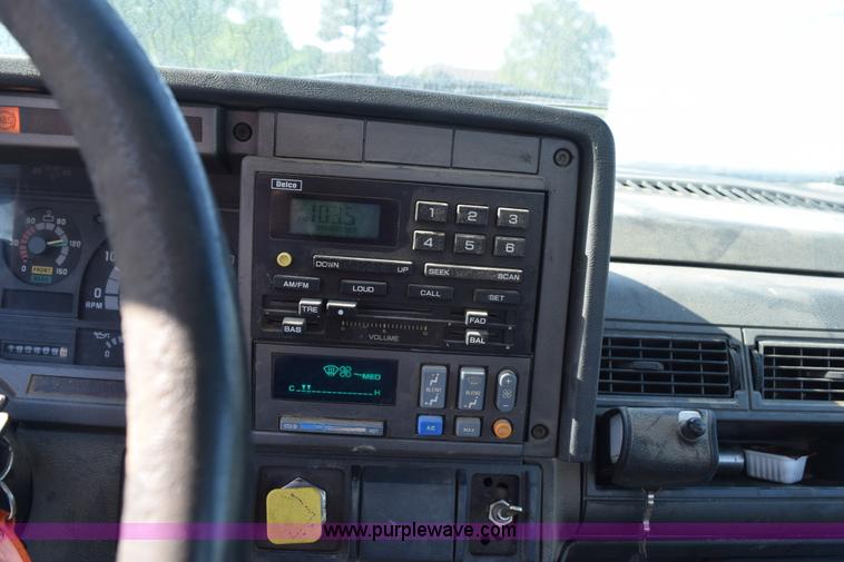 image for item H5103 1999 Chevrolet C7500 propane truck