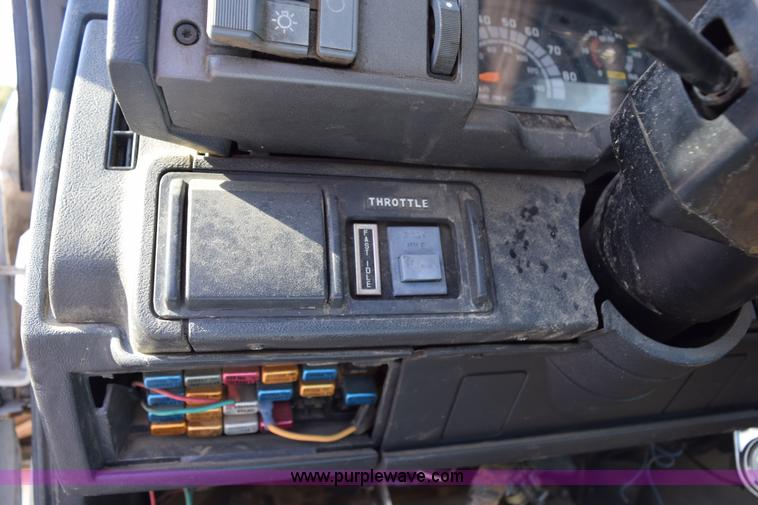 image for item H5103 1999 Chevrolet C7500 propane truck