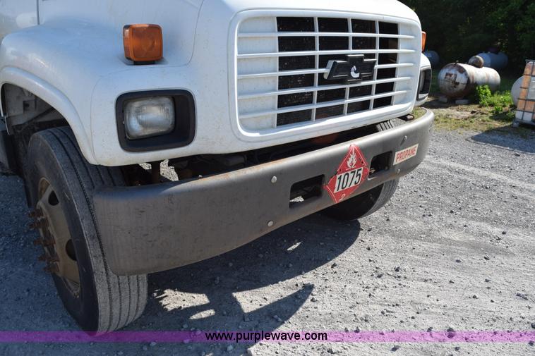 image for item H5103 1999 Chevrolet C7500 propane truck
