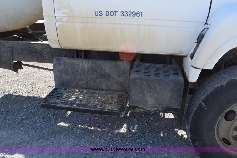 image for item H5103 1999 Chevrolet C7500 propane truck