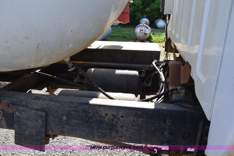 image for item H5103 1999 Chevrolet C7500 propane truck