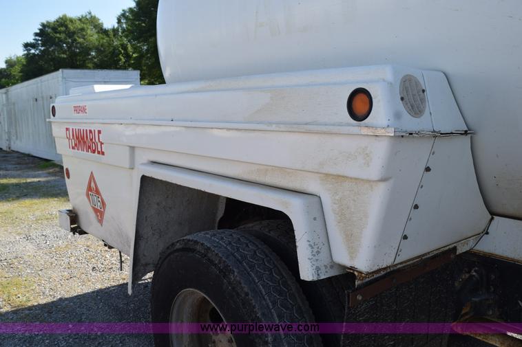 image for item H5103 1999 Chevrolet C7500 propane truck