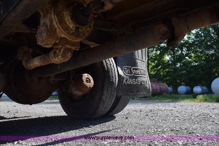 image for item H5103 1999 Chevrolet C7500 propane truck