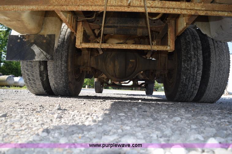 image for item H5103 1999 Chevrolet C7500 propane truck