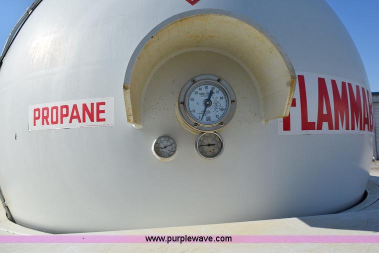 image for item H5103 1999 Chevrolet C7500 propane truck