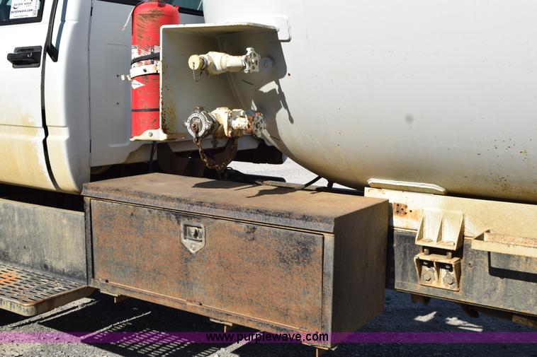 image for item H5103 1999 Chevrolet C7500 propane truck