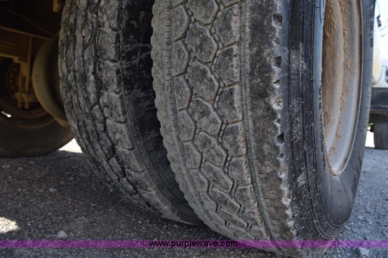 image for item H5103 1999 Chevrolet C7500 propane truck