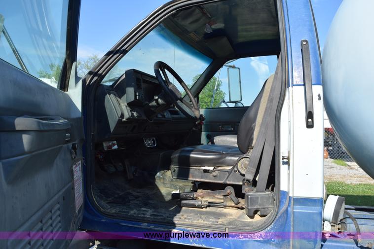 image for item H5105 1996 GMC TopKick propane truck