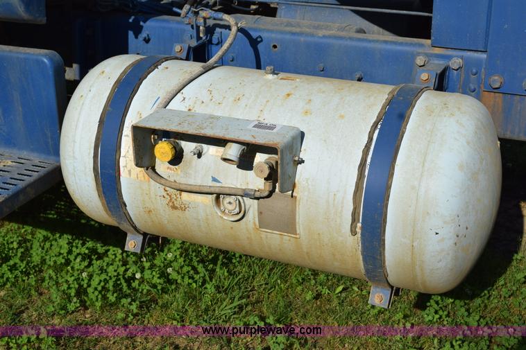 image for item H5105 1996 GMC TopKick propane truck