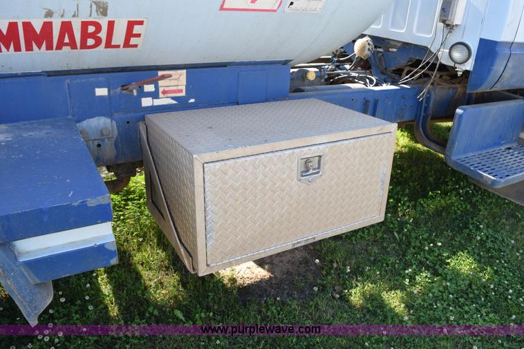 image for item H5105 1996 GMC TopKick propane truck