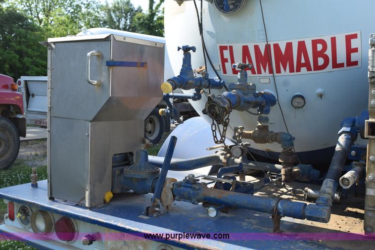 image for item H5105 1996 GMC TopKick propane truck